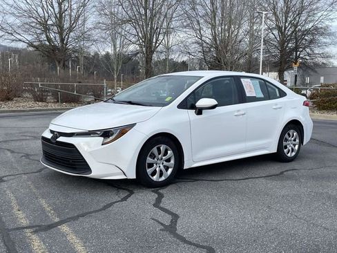 Used 2024 Toyota Corolla LE image 1