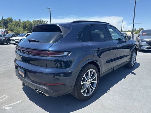 Used 2024 Porsche Cayenne AWD/4WD image 5