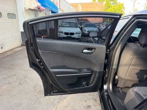 Used 2020 Dodge Charger SXT AWD/4WD image 27