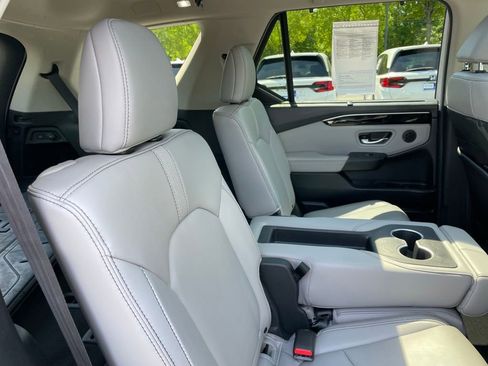 Certified 2025 Honda Pilot Touring image 37