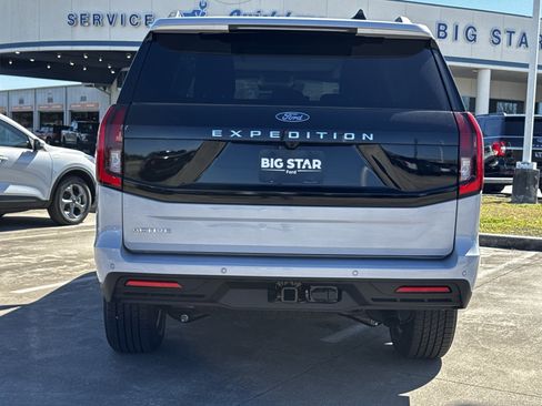 New 2026 Ford Expedition Active image 9