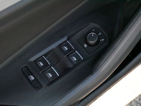 Certified 2025 Volkswagen Jetta S FWD image 19