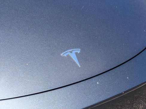 Used 2023 Tesla Model Y Long Range image 12