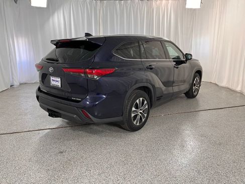 Used 2020 Toyota Highlander XLE AWD/4WD image 27