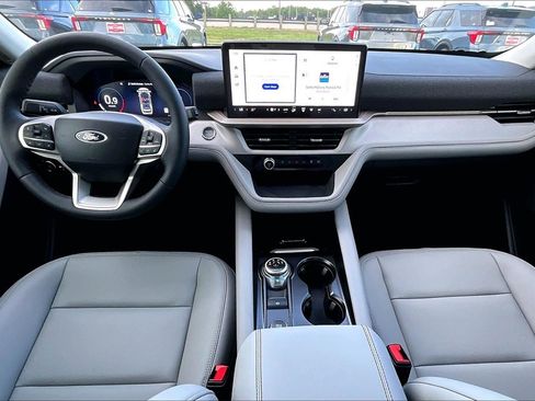 New 2025 Ford Explorer Active w/ Active Comfort Package image 4