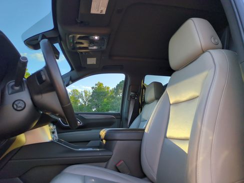 Used 2021 GMC Yukon SLT w/ SLT Premium Package AWD/4WD image 16