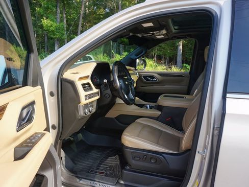 Used 2021 Chevrolet Tahoe Premier RWD image 2