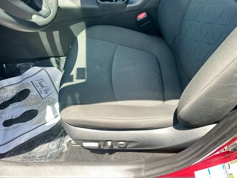 Used 2022 Toyota RAV4 XLE w/ Convenience Package AWD/4WD image 18
