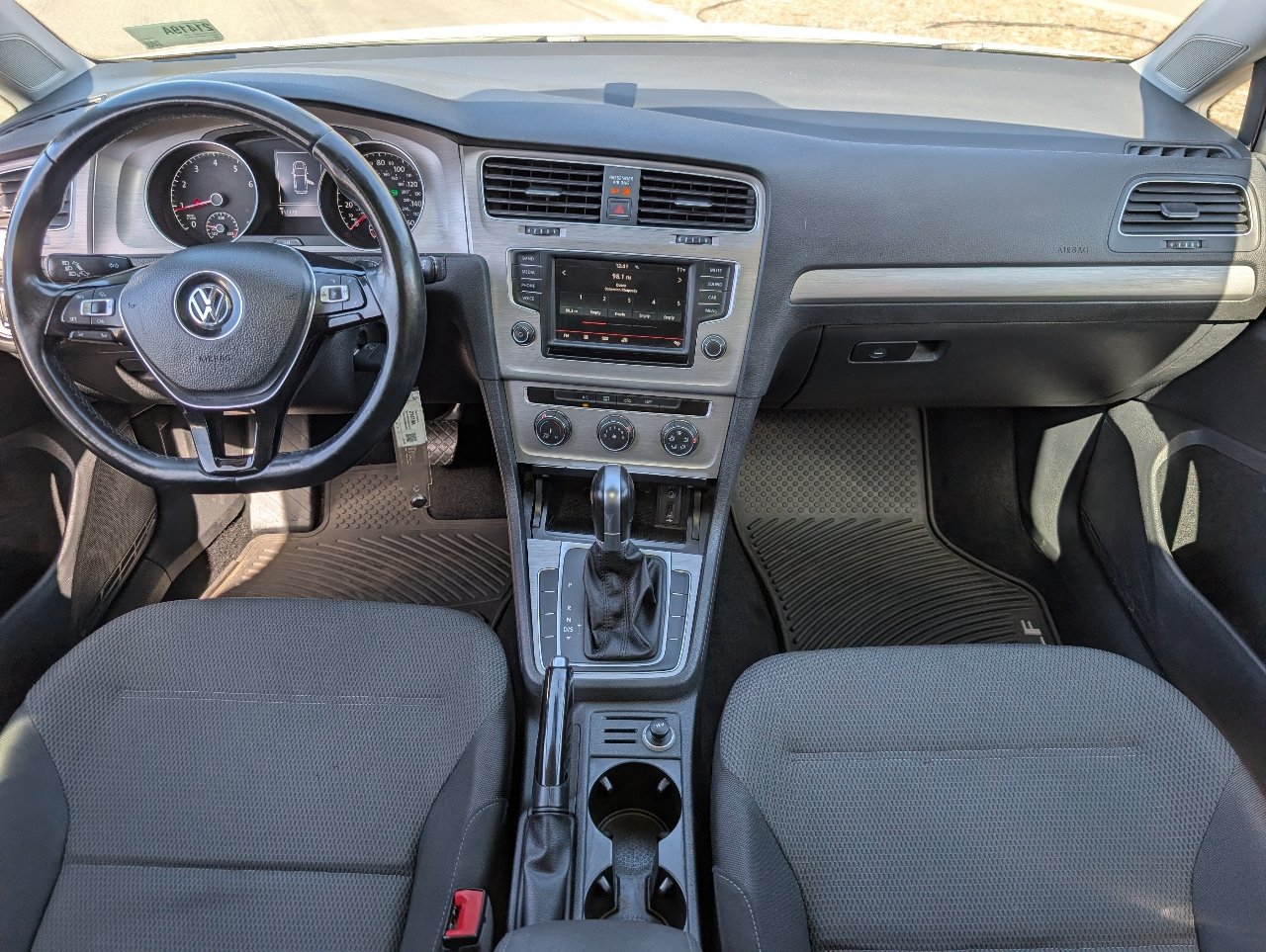 Used 2016 Volkswagen Golf S FWD image 4