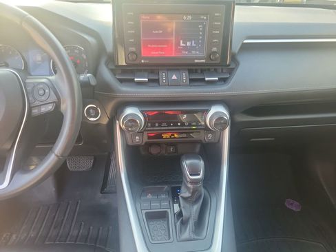 Certified 2020 Toyota RAV4 XLE Premium image 20