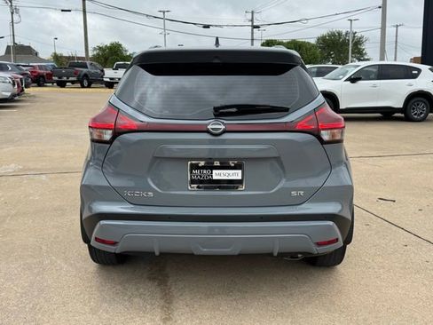 Used 2023 Nissan Kicks SR w/ SR Premium Package FWD image 5