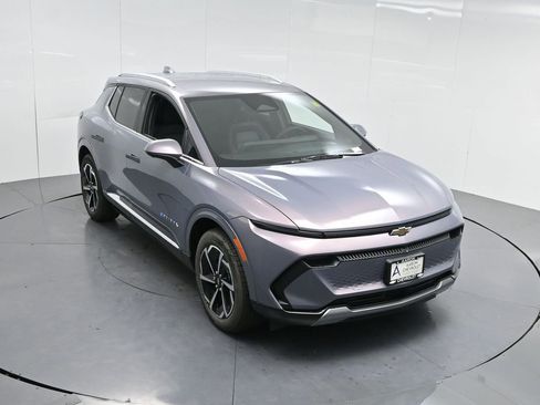 Used 2025 Chevrolet Equinox EV LT w/ Convenience Package image 56