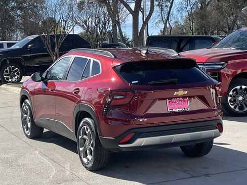 Certified 2025 Chevrolet Trax LT image 4