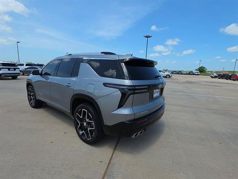 Used 2025 Chevrolet Traverse High Country w/ LPO, Floor Liner Package FWD image 6