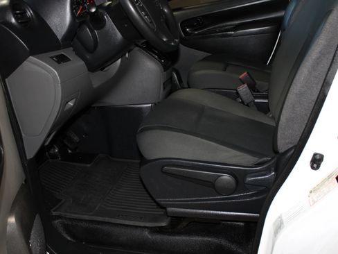 Used 2020 Nissan NV200 S FWD image 22