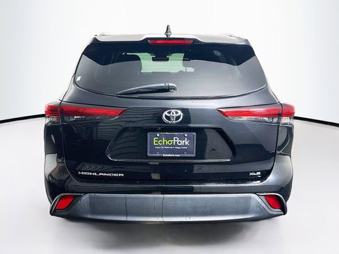 Used 2022 Toyota Highlander XLE FWD image 7