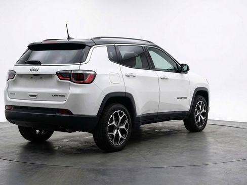 Used 2025 Jeep Compass Limited image 7