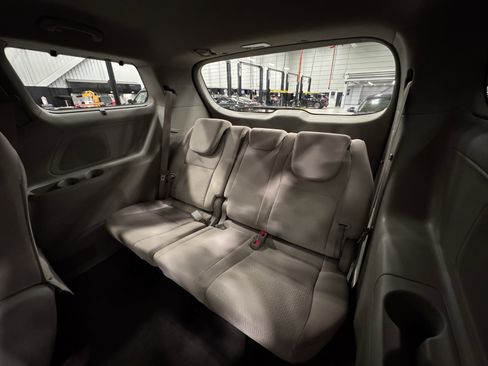 Used 2016 Kia Sedona LX w/ LX Convenience Package image 21
