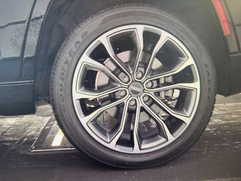 Used 2022 Jeep Grand Wagoneer Series III w/ Rear Seat Video Group 1 image 7