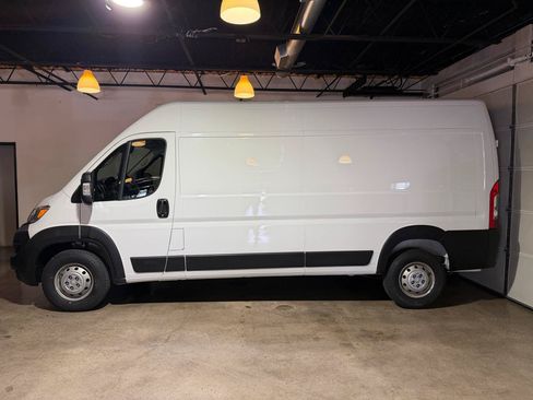 Used 2025 RAM ProMaster 2500 w/ Convenience Group FWD image 4