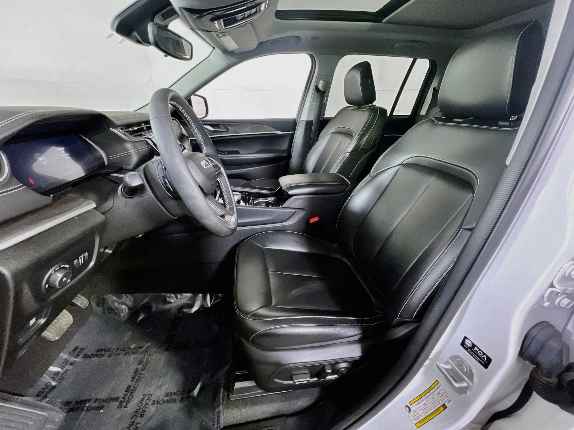 Used 2023 Jeep Grand Cherokee Limited AWD/4WD image 21