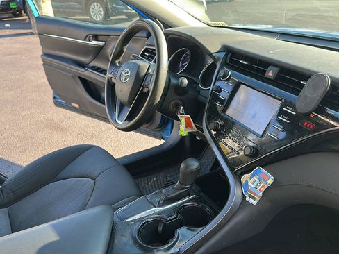 Used 2019 Toyota Camry LE FWD image 10