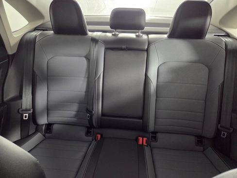 Used 2025 Volkswagen Jetta SE w/ Sunroof Package FWD image 21