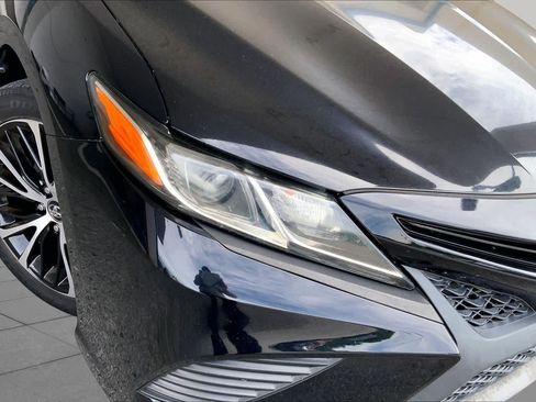 Used 2018 Toyota Camry SE w/ Moonroof Package FWD image 26
