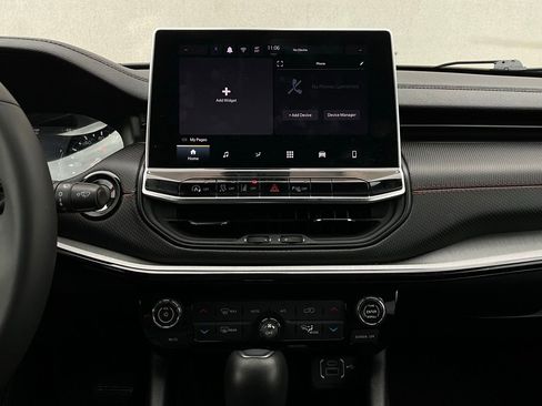 Used 2025 Jeep Compass Trailhawk image 26