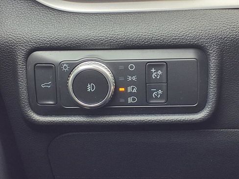 Used 2021 Ford Explorer XLT w/ Equipment Group 202A image 18