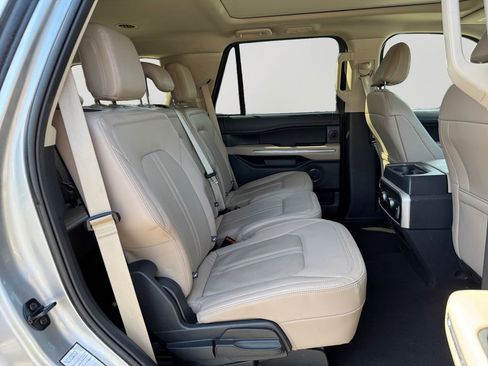 Used 2024 Ford Expedition Limited image 13