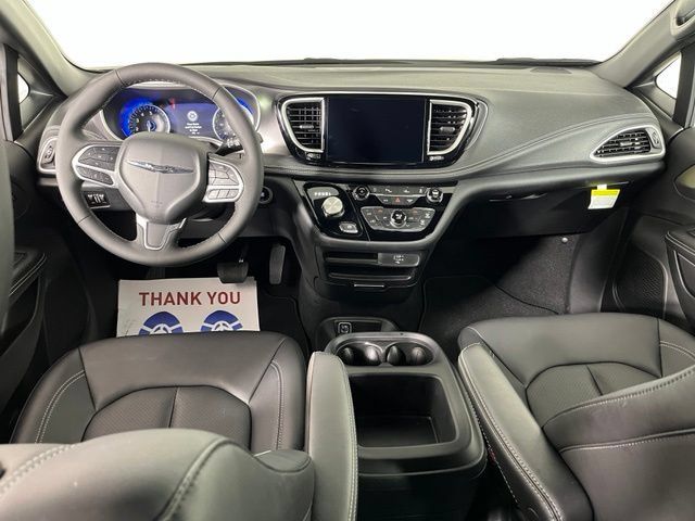 Used 2026 Chrysler Pacifica Select FWD image 39