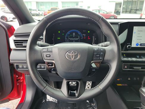 Used 2025 Toyota Camry SE FWD image 21
