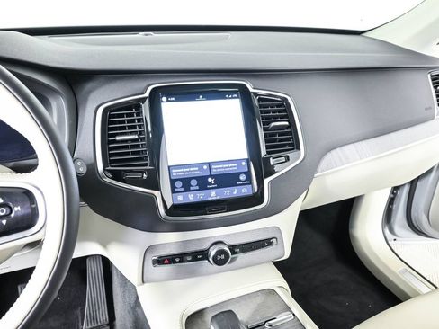 Certified 2025 Volvo XC90 B5 Plus AWD/4WD image 14