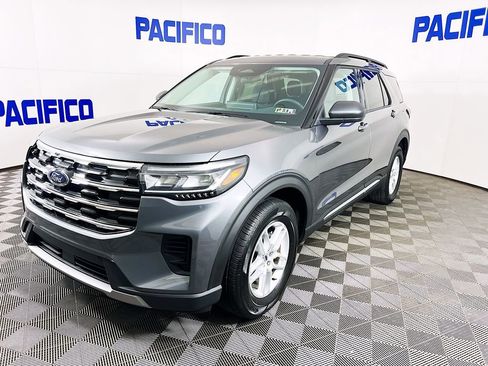 Used 2025 Ford Explorer Active image 5