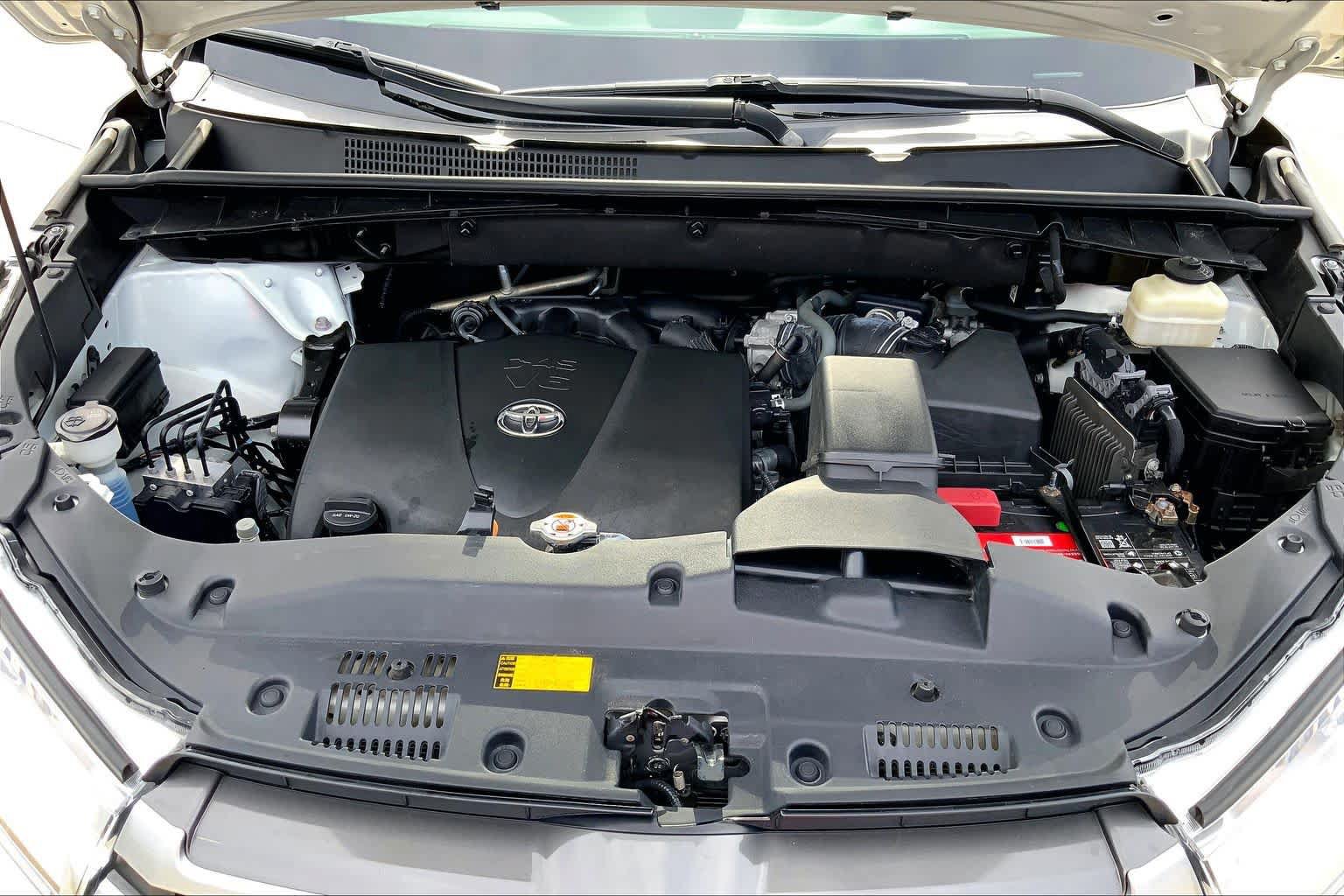 Used 2019 Toyota Highlander XLE AWD/4WD image 30