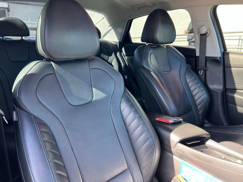 Used 2023 Hyundai Elantra Limited image 54