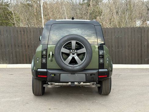 New 2026 Land Rover Defender 110 X-Dynamic SE image 4