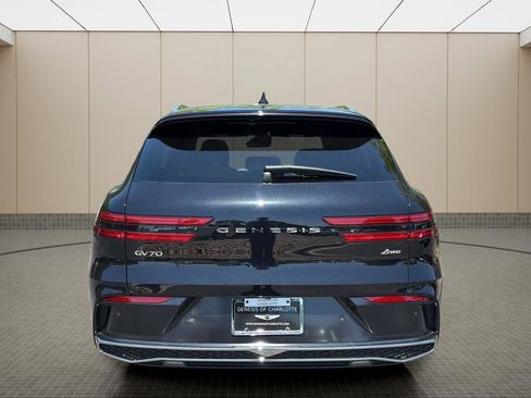 Certified 2026 Genesis GV70 2.5T Advanced AWD/4WD image 4