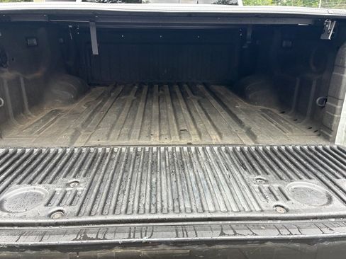 Used 2017 Nissan Titan SL AWD/4WD image 12