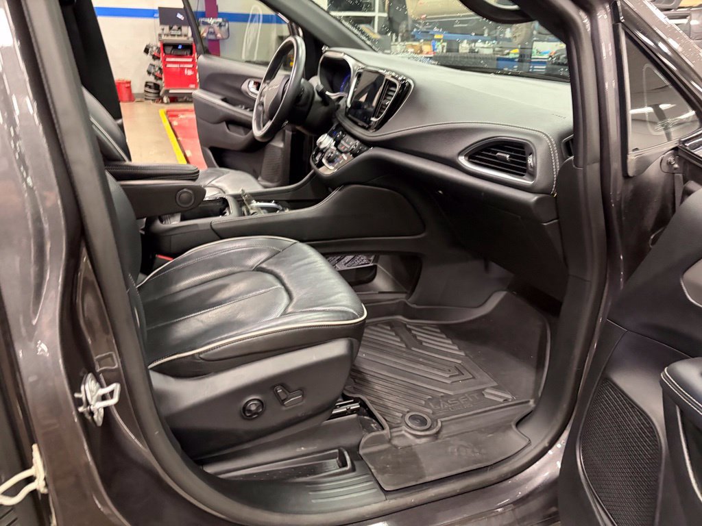 Used 2021 Chrysler Pacifica Limited w/ Uconnect Theater Family Group AWD/4WD image 26