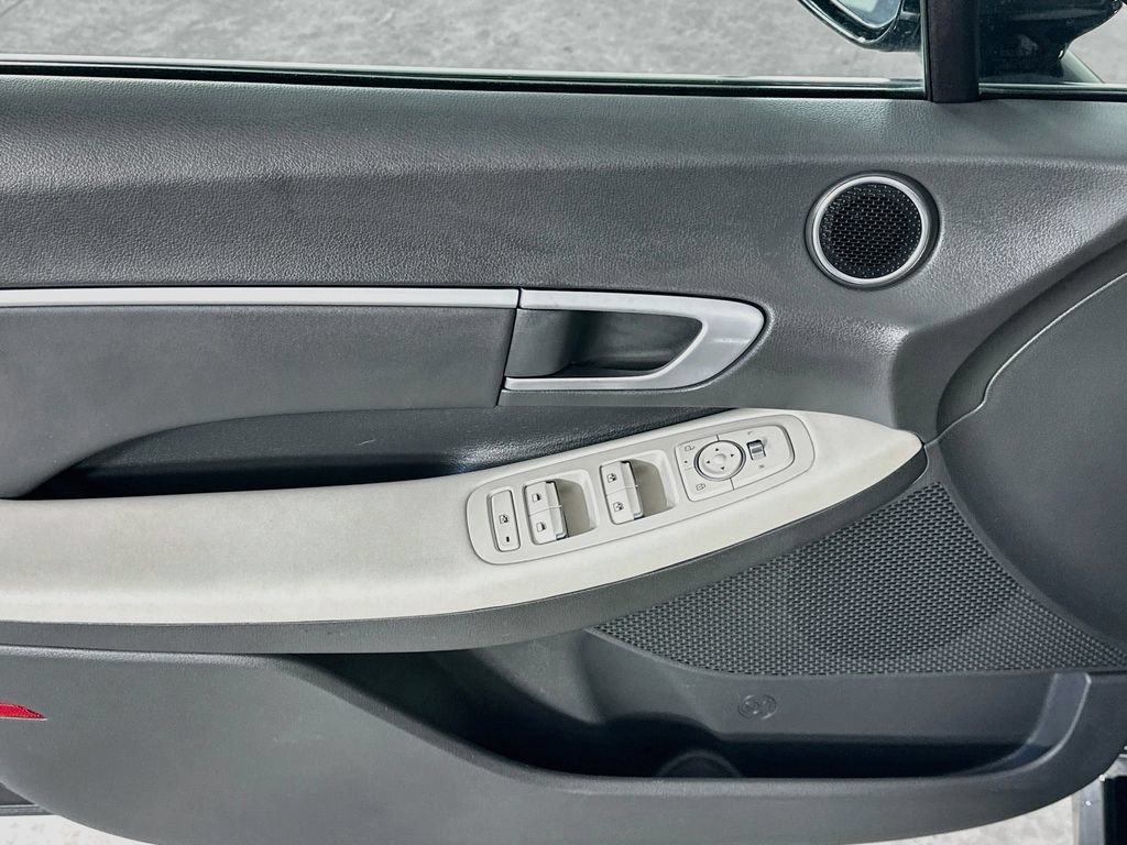 Used 2025 Hyundai Sonata SEL FWD image 22