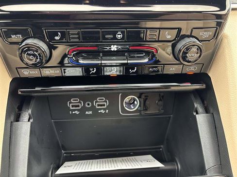 New 2025 Jeep Grand Cherokee L Limited image 12