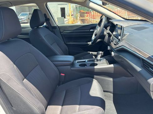 Used 2025 Nissan Altima 2.5 SV FWD image 36