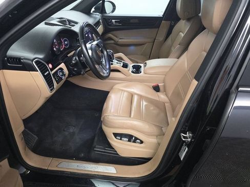 Used 2019 Porsche Cayenne Base w/ Premium Package image 5