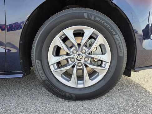 Used 2022 Toyota Sienna XLE w/ XLE Plus Package image 32