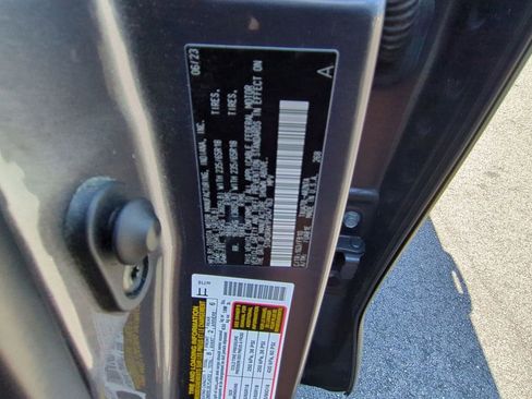 Used 2023 Toyota Highlander LE image 44