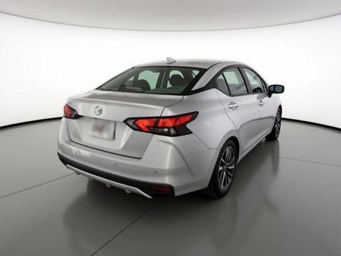 Used 2025 Nissan Versa SV image 9