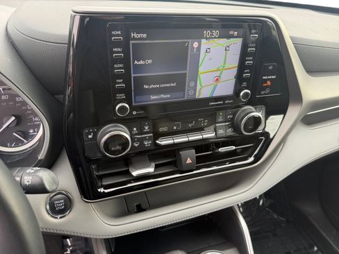 Used 2022 Toyota Highlander XLE image 12