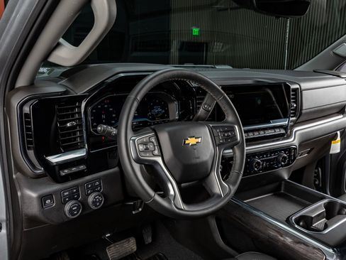 Used 2025 Chevrolet Silverado 2500 LTZ w/ LTZ Premium Package image 14